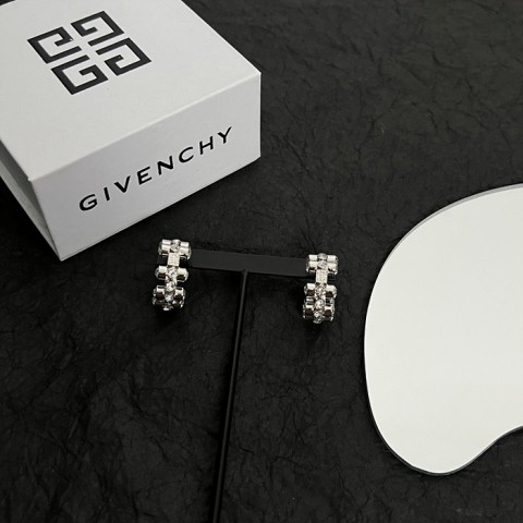 givenc*y 4G 크리스탈 귀걸이