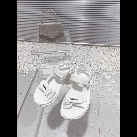 balenciag* 샌들