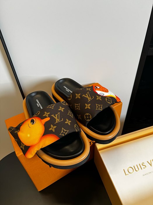 lv 슬리퍼