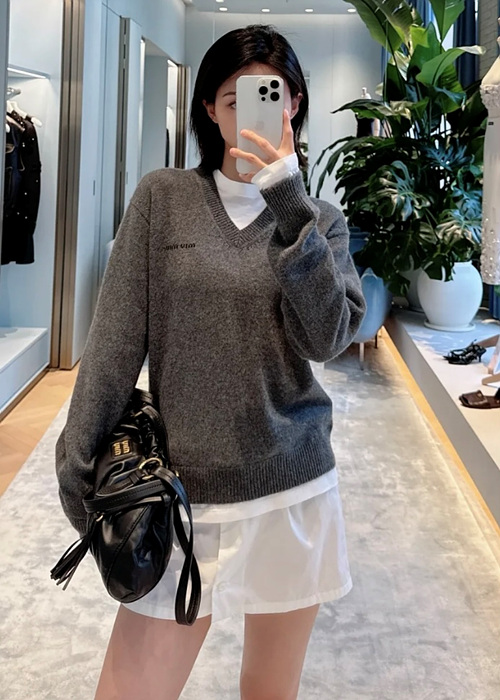 miu mi* 캐시미어 V넥 스웨터